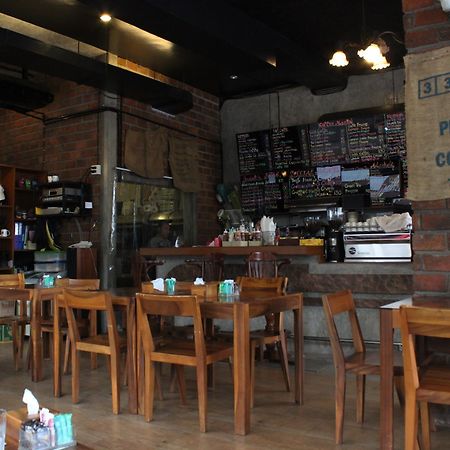 Coffee Mania House Hotel Phuket Bagian luar foto