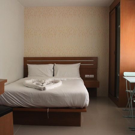 Coffee Mania House Hotel Phuket Bagian luar foto